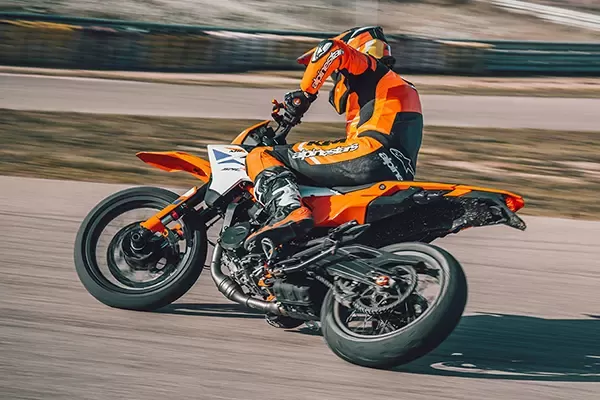 2025 KTM 390 SMC R